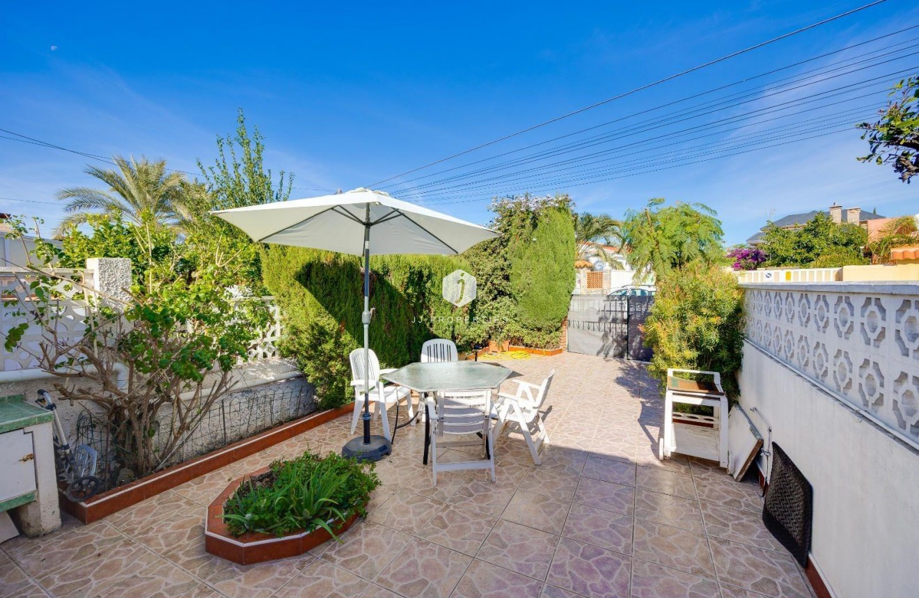 Resale - Villa -
Torrevieja - Calas blanca