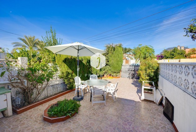 Resale - Villa -
Torrevieja - Calas blanca