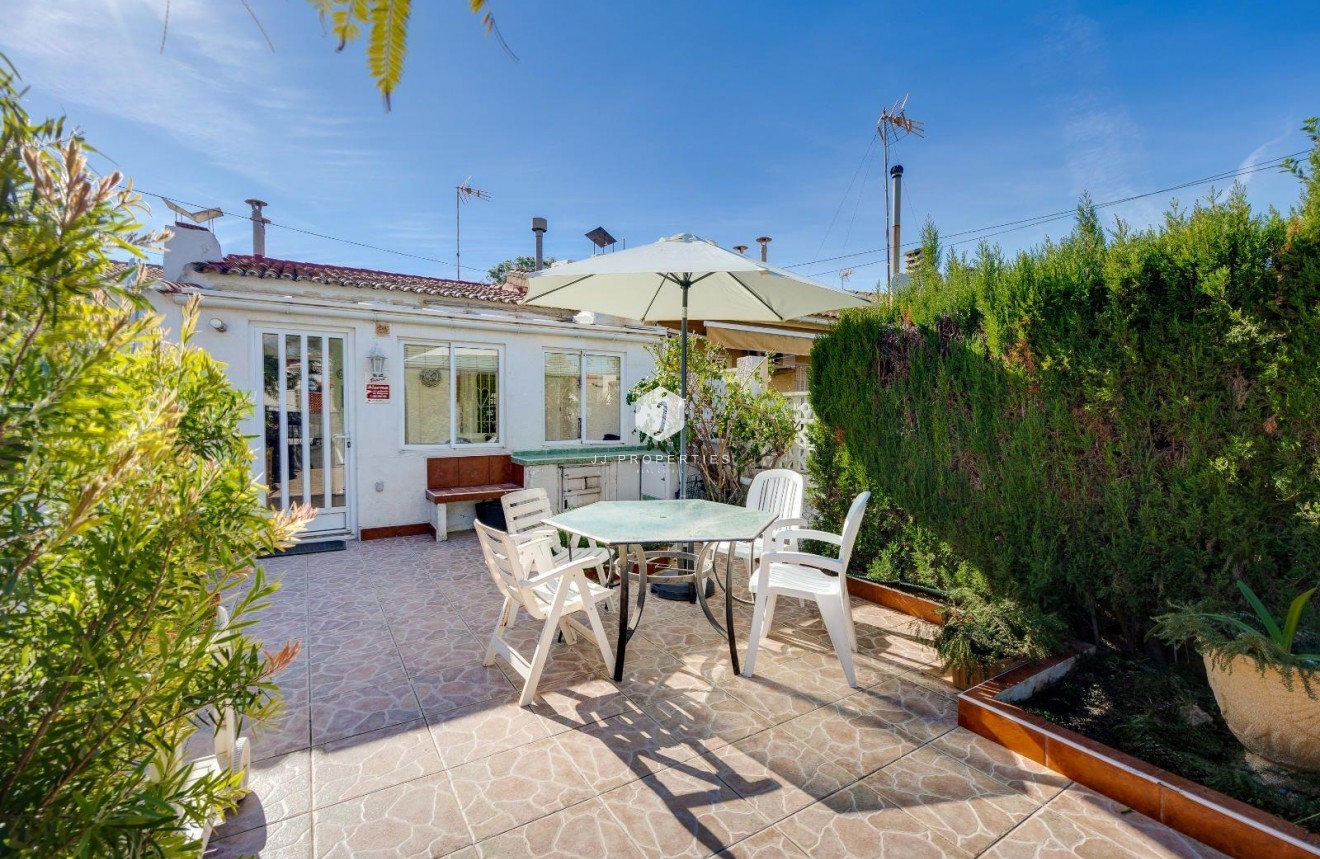 Resale - Villa -
Torrevieja - Calas blanca