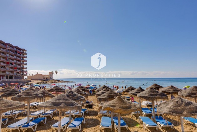 Resale - Villa -
Torrevieja - Calas blanca