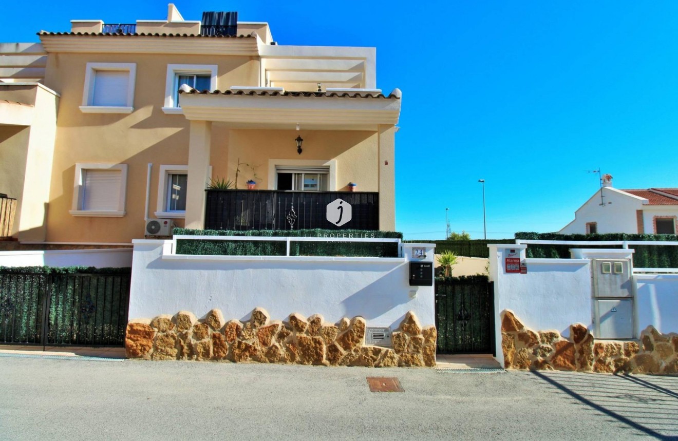 Resale - Chalet -
San Miguel de Salinas - Residencial Los Flamencos