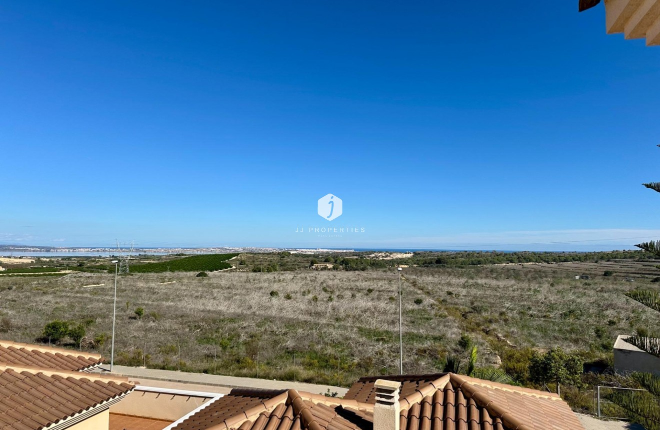 Resale - Chalet -
San Miguel de Salinas - Residencial Los Flamencos