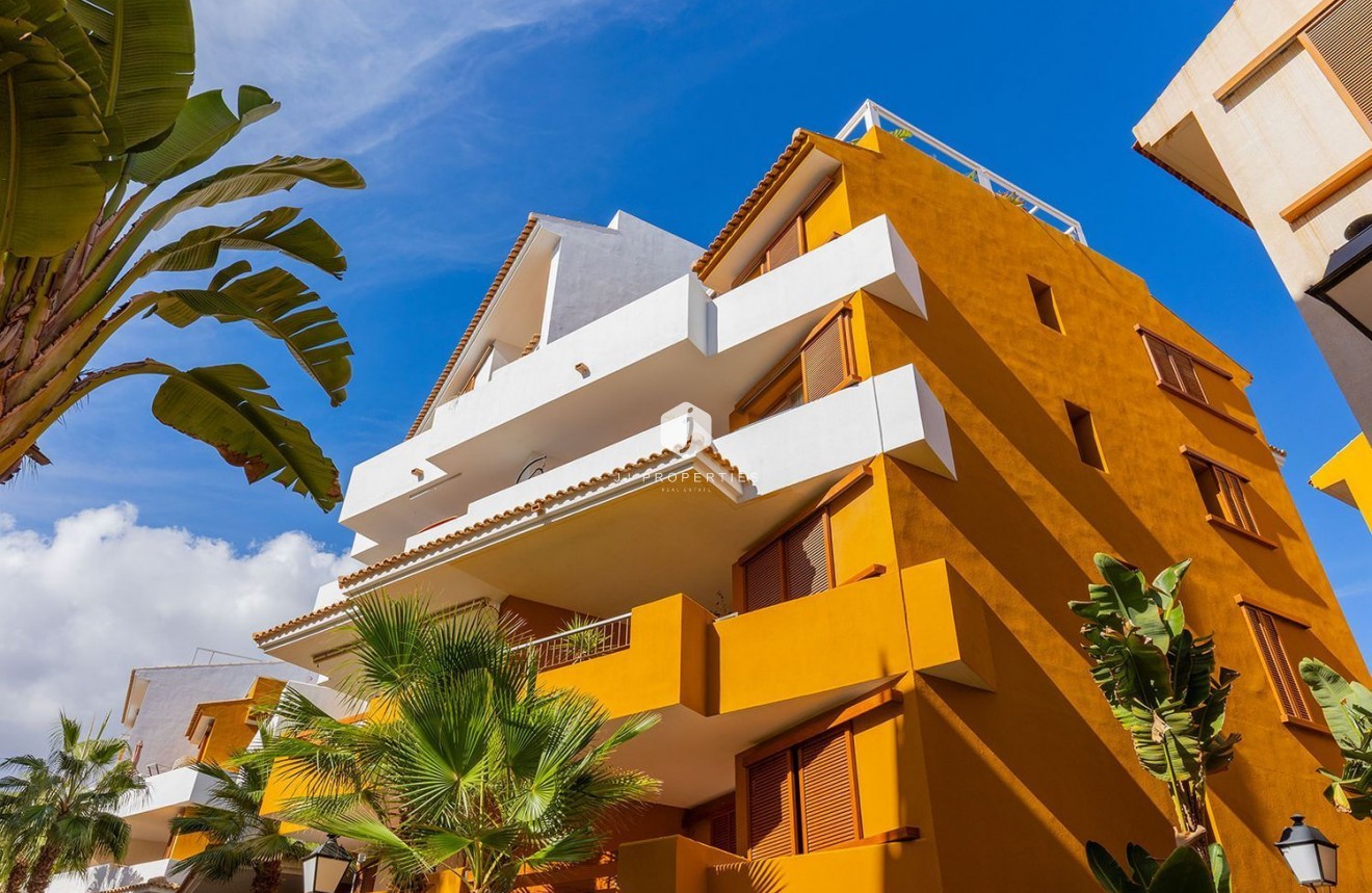 Resale - Apartment / flat -
Torrevieja - Punta prima