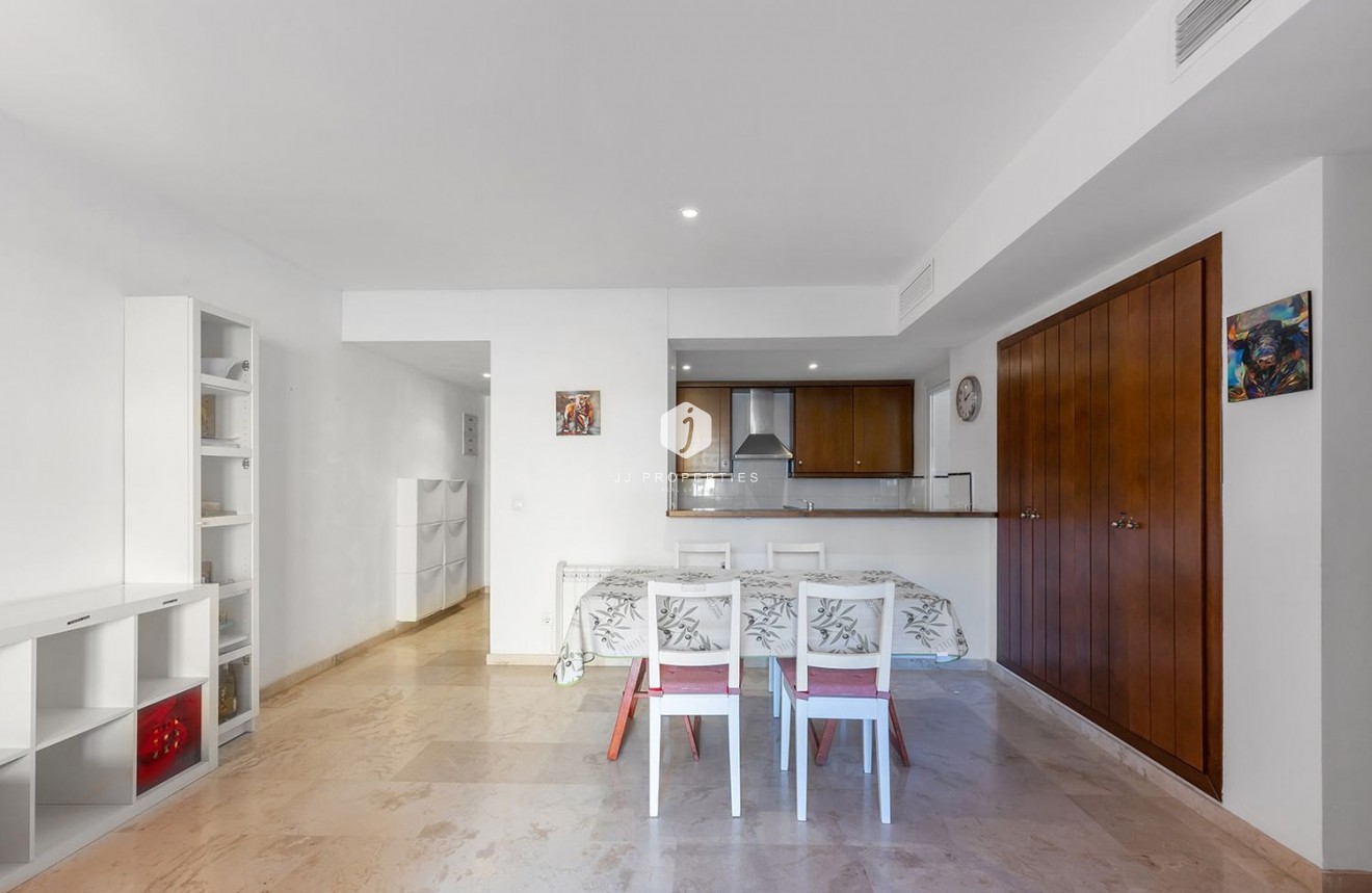 Resale - Apartment / flat -
Torrevieja - Punta prima