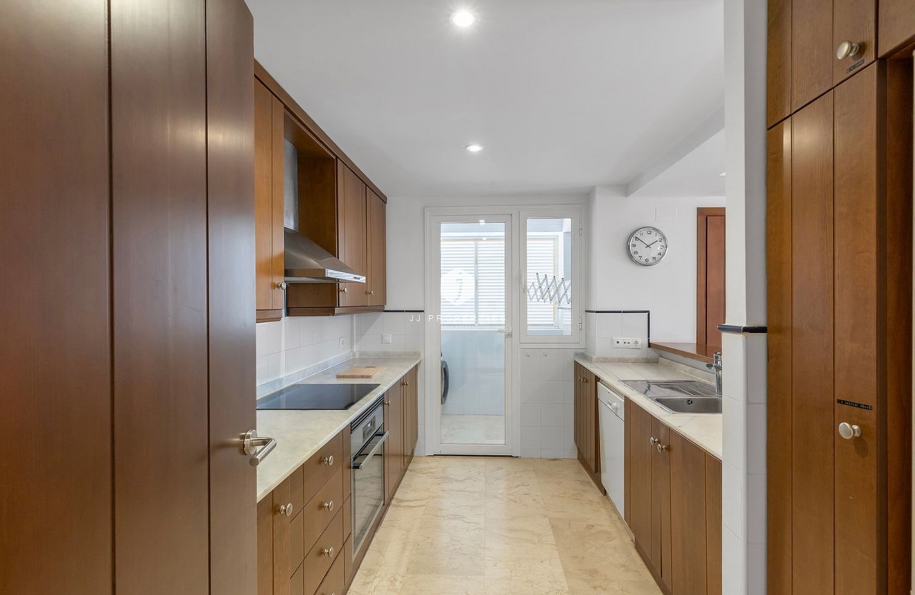 Resale - Apartment / flat -
Torrevieja - Punta prima