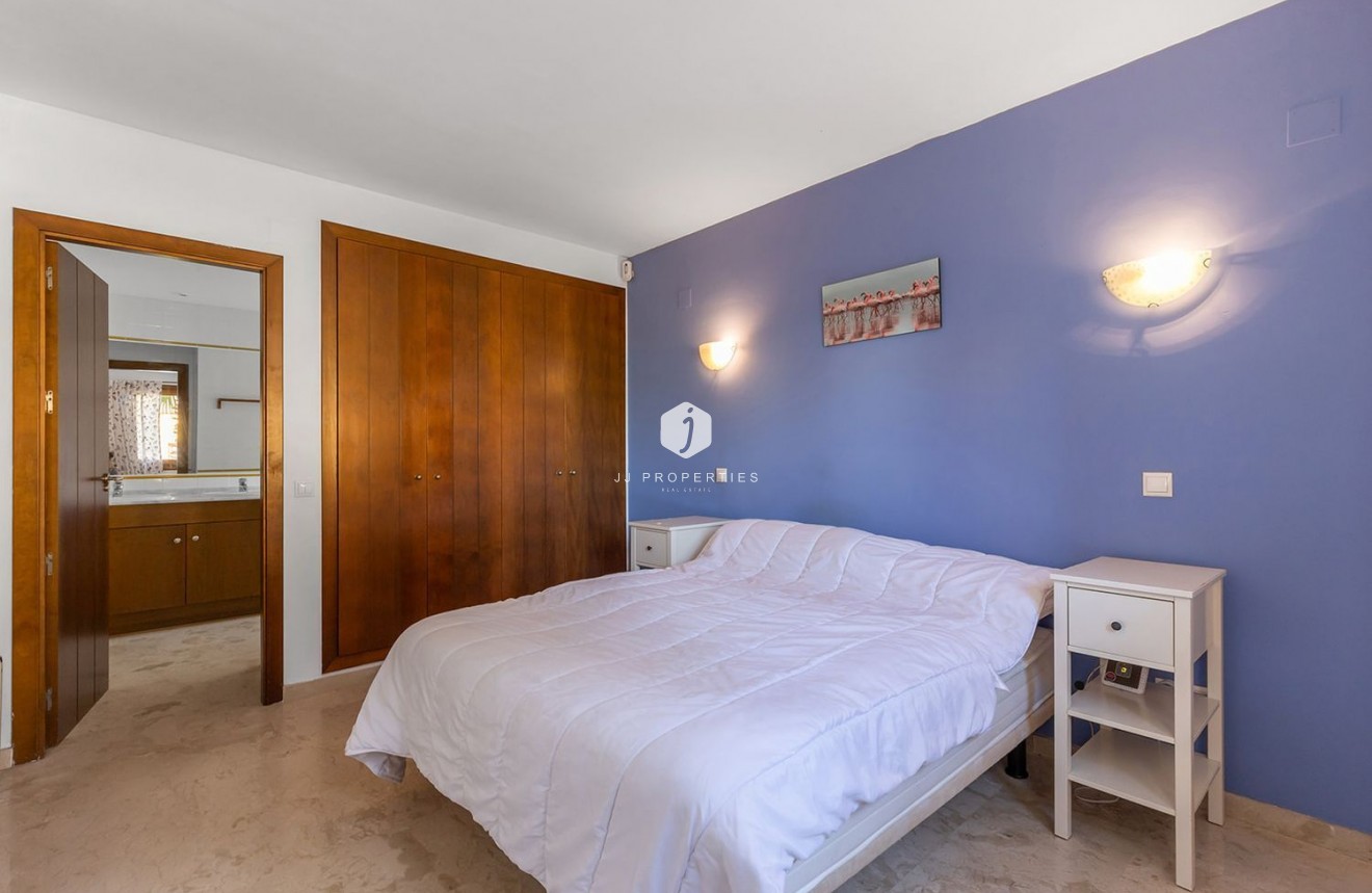 Resale - Apartment / flat -
Torrevieja - Punta prima