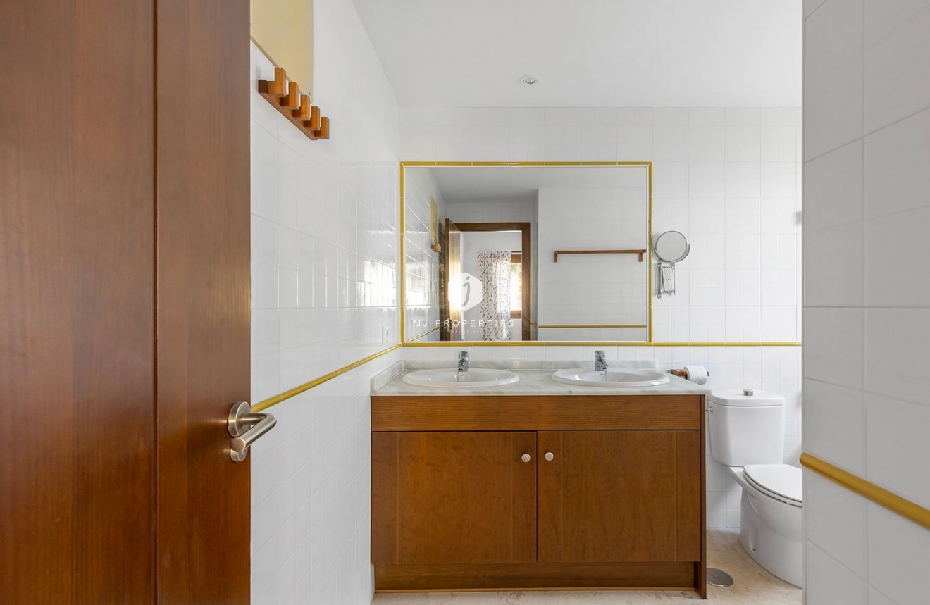 Resale - Apartment / flat -
Torrevieja - Punta prima