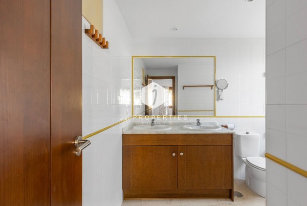 Resale - Apartment / flat -
Torrevieja - Punta prima