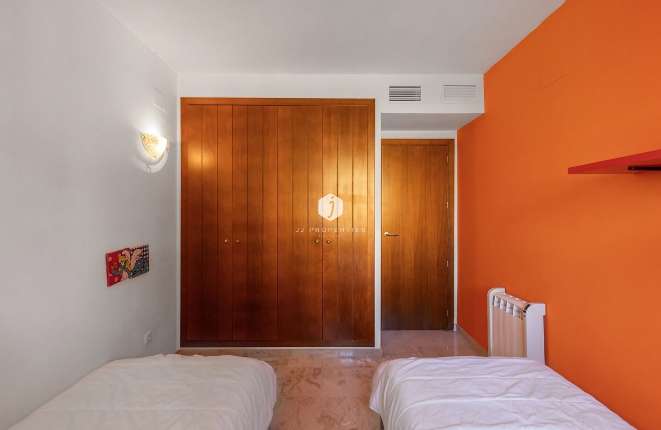 Resale - Apartment / flat -
Torrevieja - Punta prima