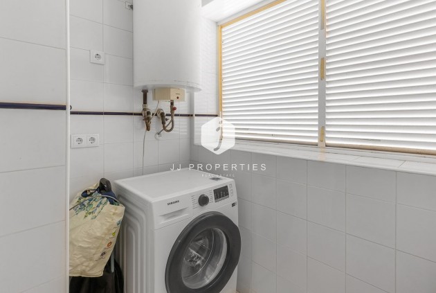 Resale - Apartment / flat -
Torrevieja - Punta prima