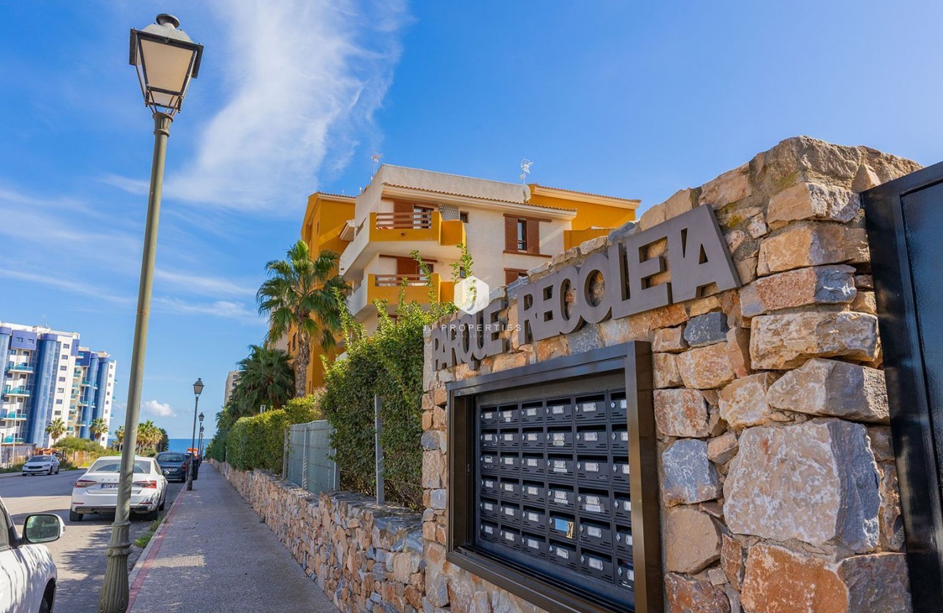 Resale - Apartment / flat -
Torrevieja - Punta prima