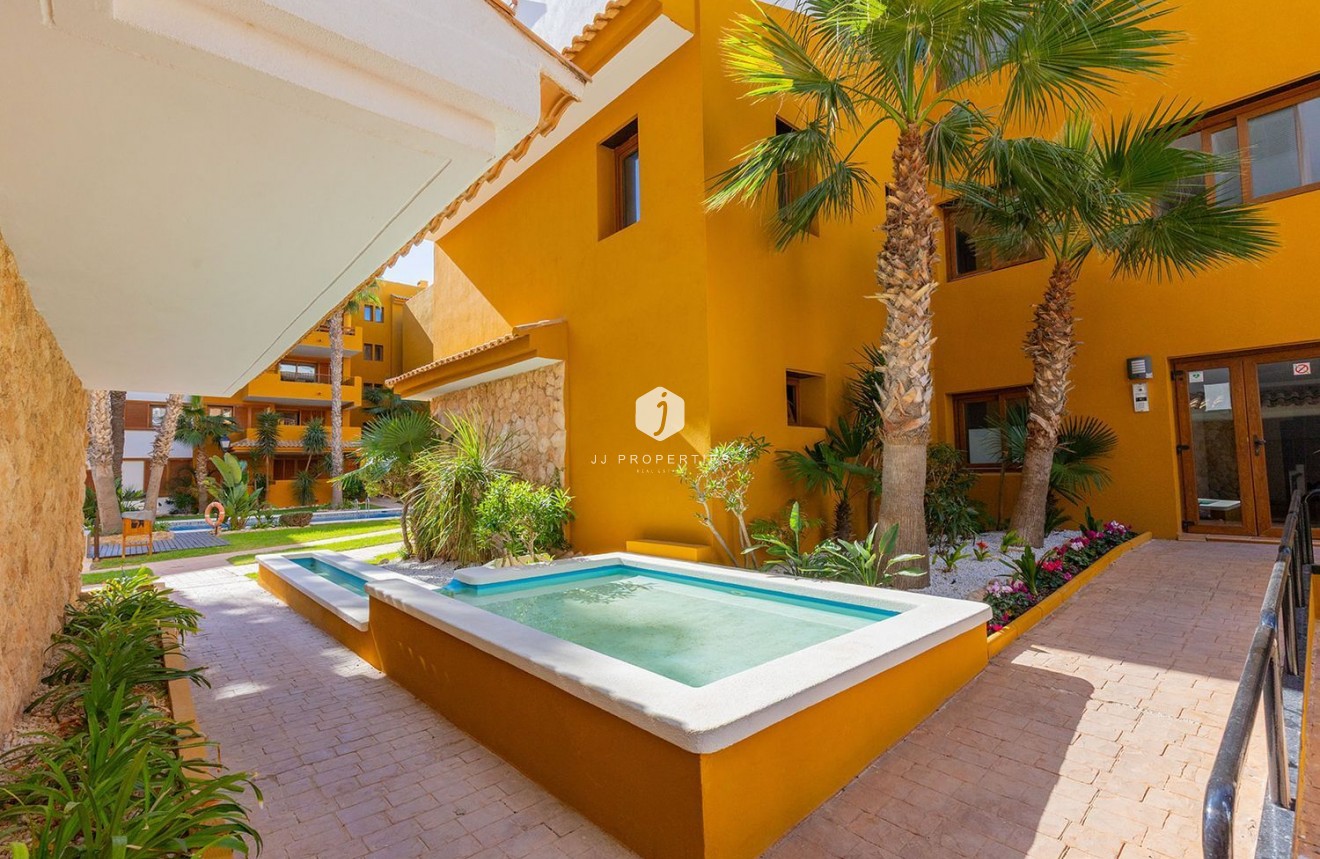 Resale - Apartment / flat -
Torrevieja - Punta prima