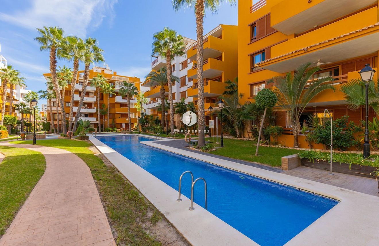 Resale - Apartment / flat -
Torrevieja - Punta prima