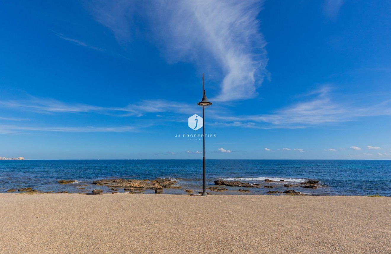 Resale - Apartment / flat -
Torrevieja - Punta prima