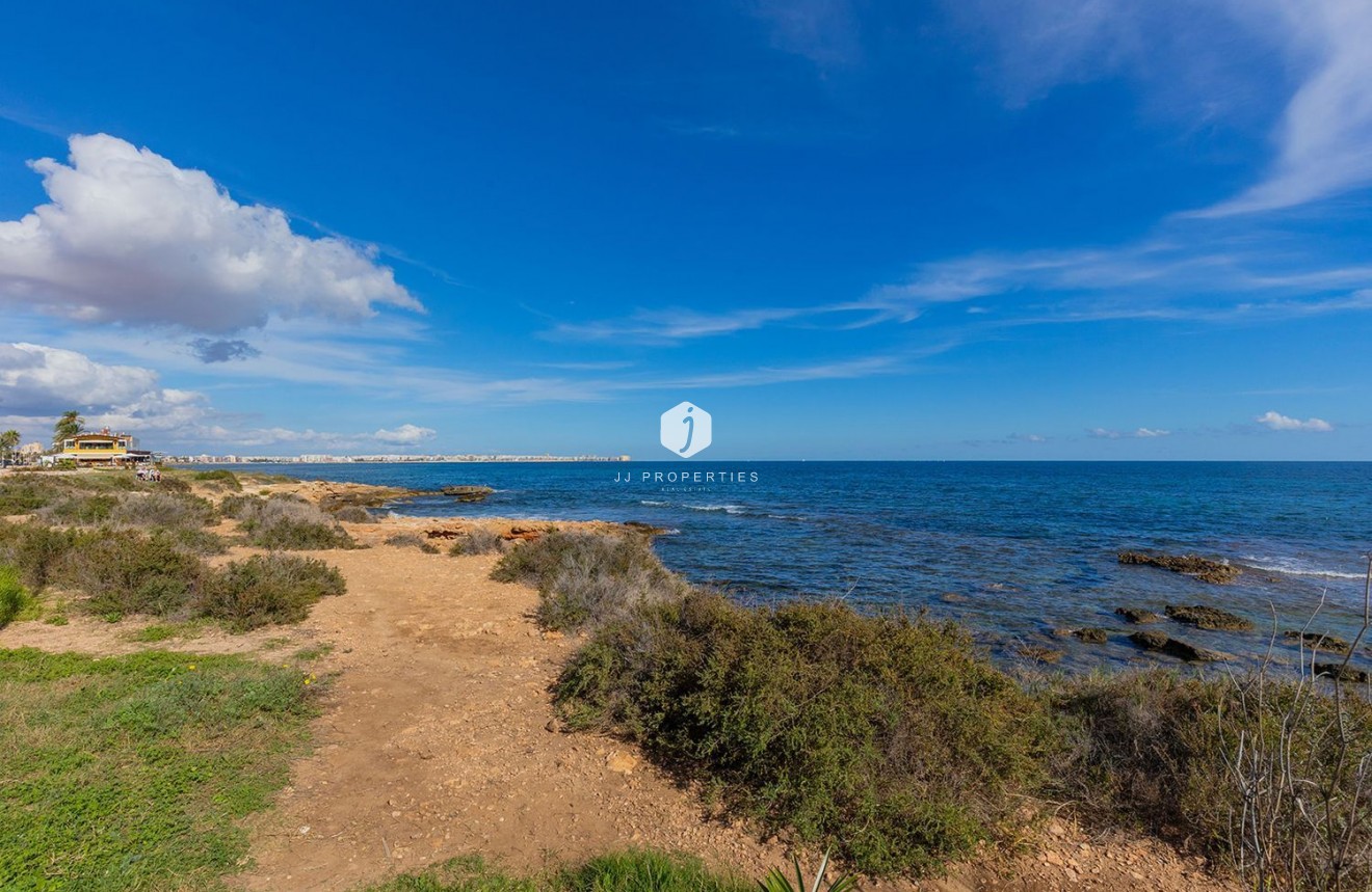 Resale - Apartment / flat -
Torrevieja - Punta prima