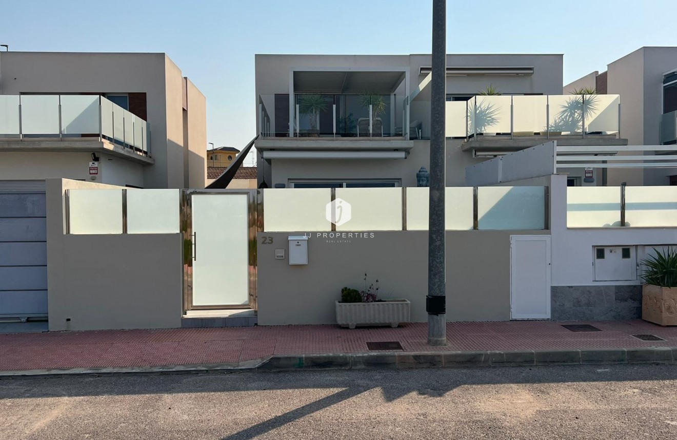 Resale - Villa -
Daya Vieja - Costa Blanca