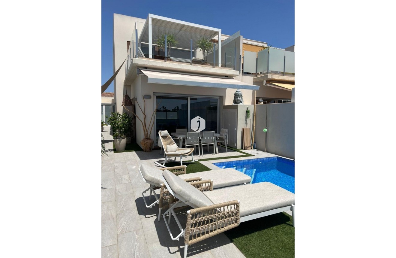 Resale - Villa -
Daya Vieja - Costa Blanca