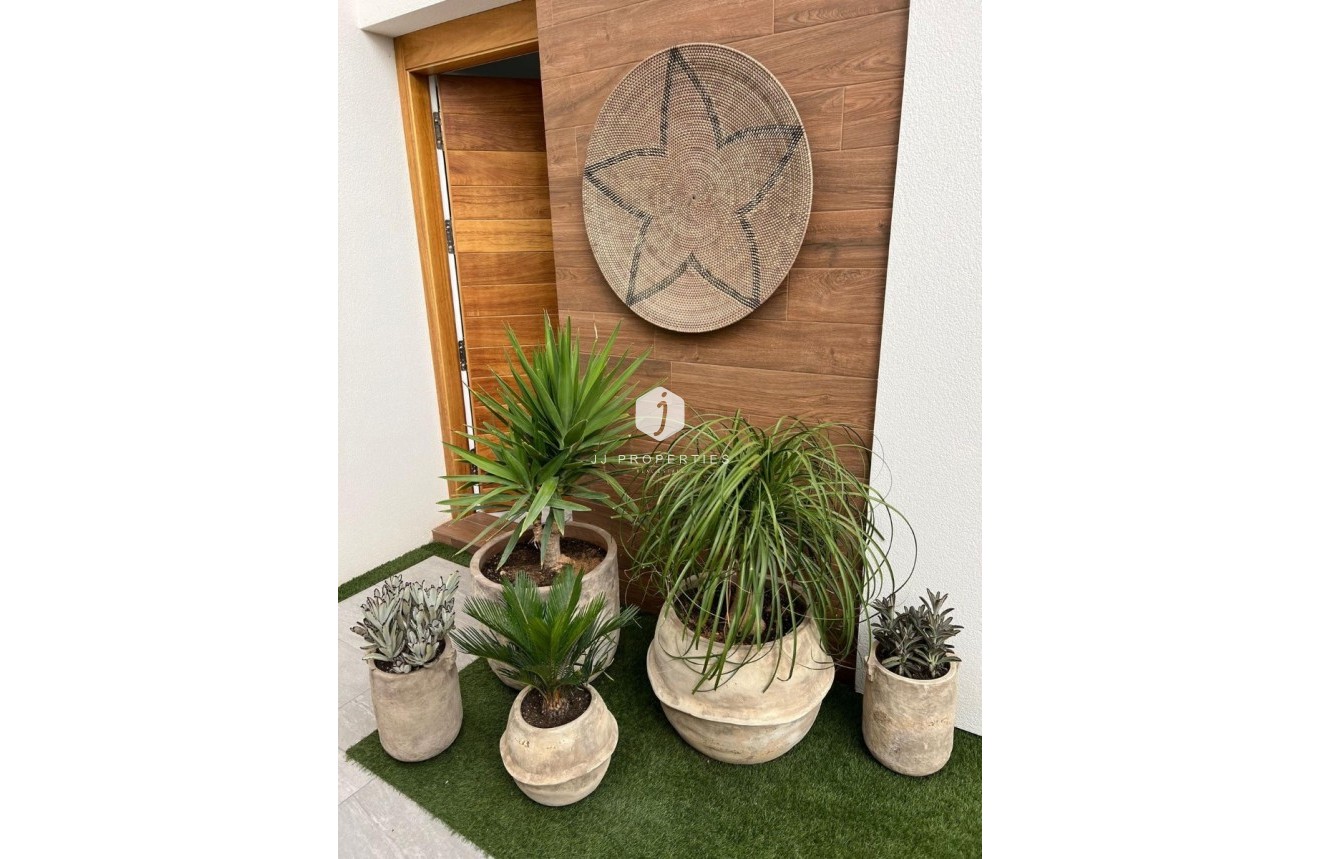 Resale - Villa -
Daya Vieja - Costa Blanca