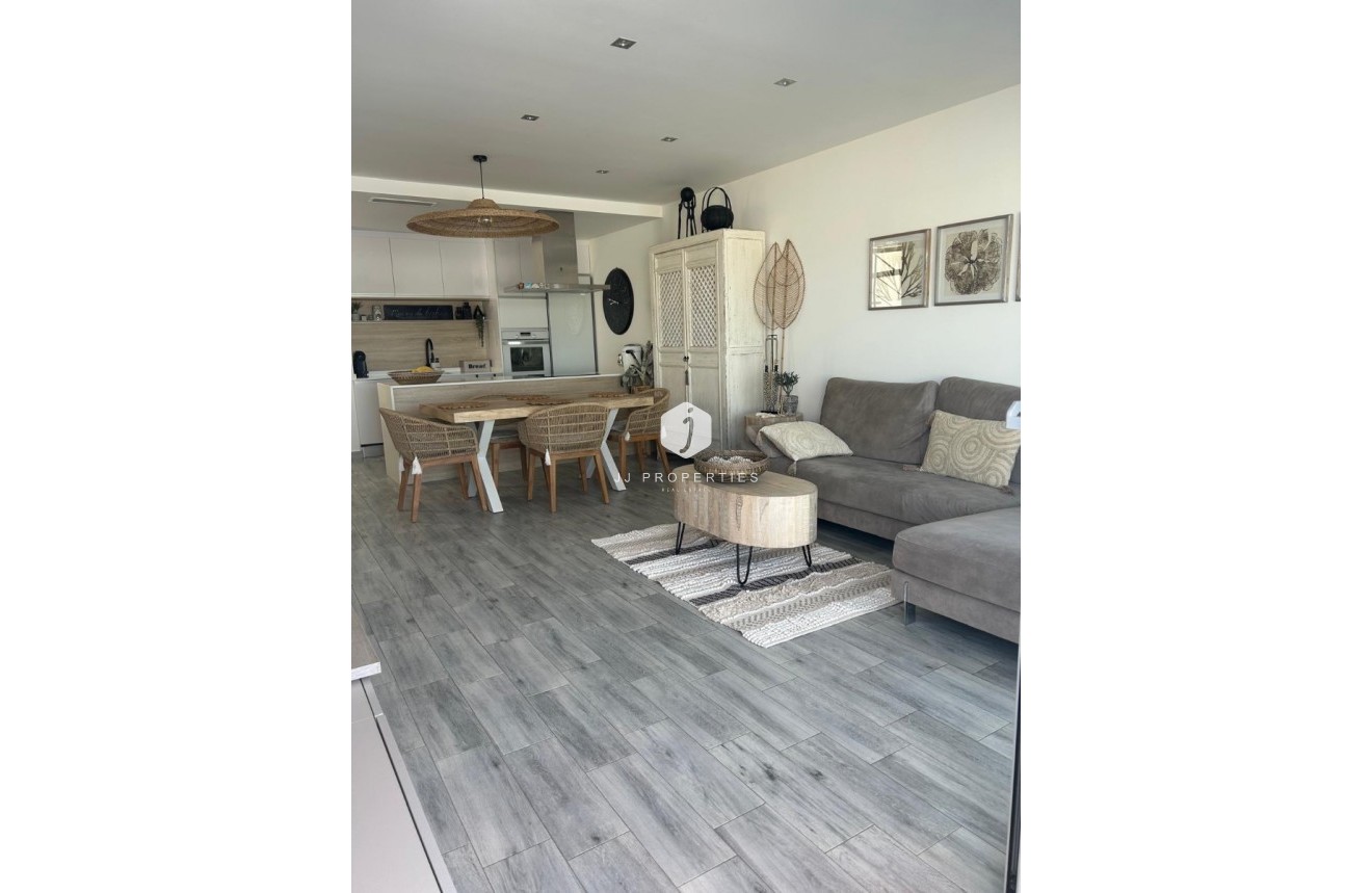 Resale - Villa -
Daya Vieja - Costa Blanca