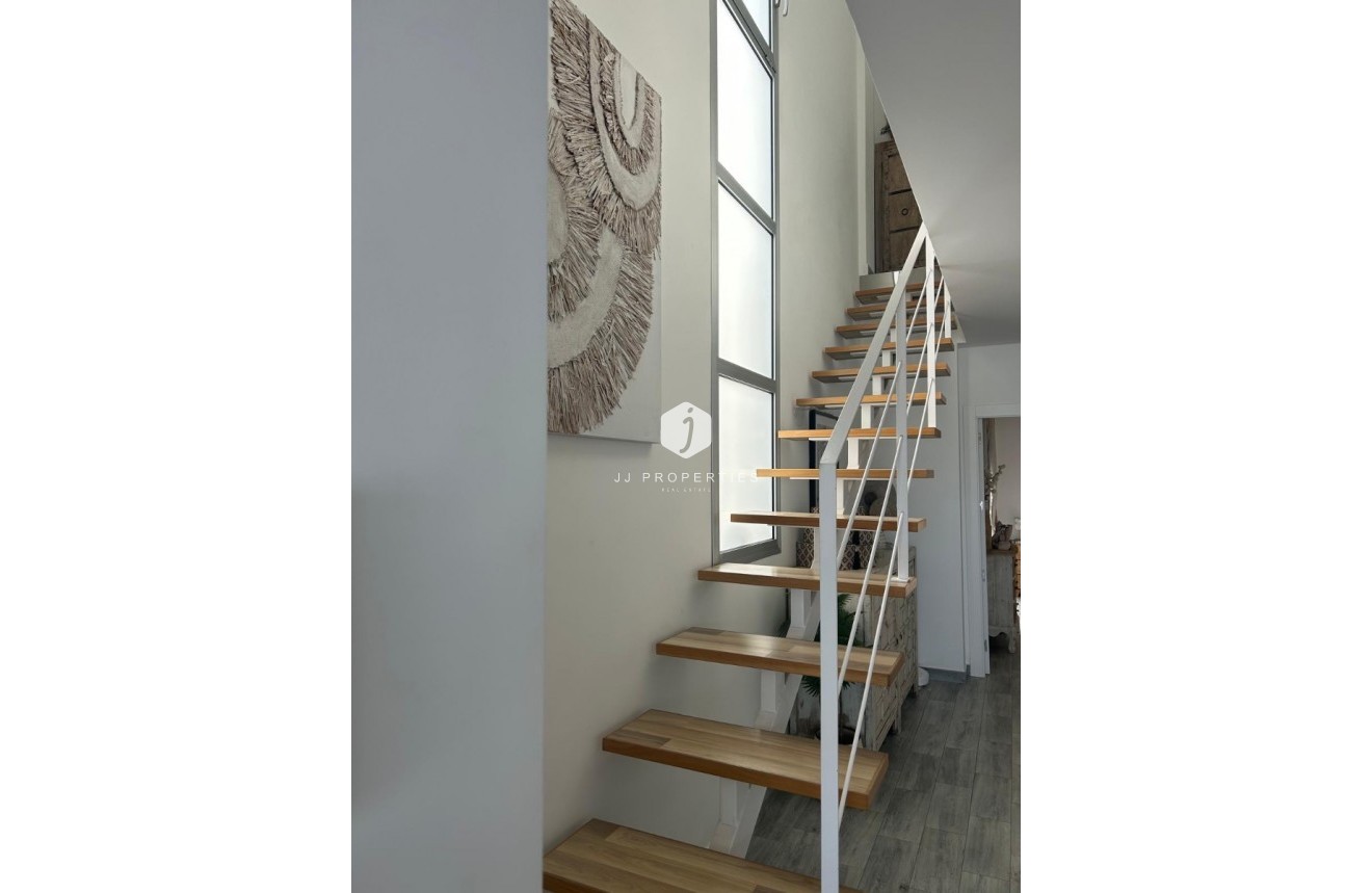 Resale - Villa -
Daya Vieja - Costa Blanca