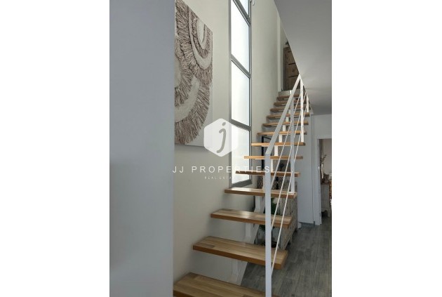 Resale - Villa -
Daya Vieja - Costa Blanca