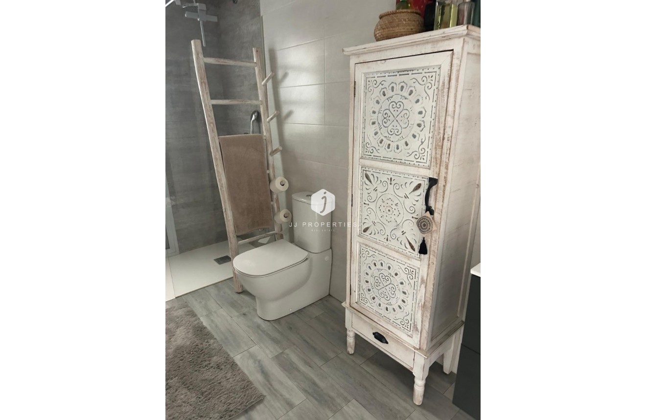 Resale - Villa -
Daya Vieja - Costa Blanca