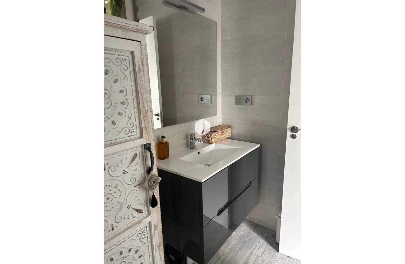 Resale - Villa -
Daya Vieja - Costa Blanca