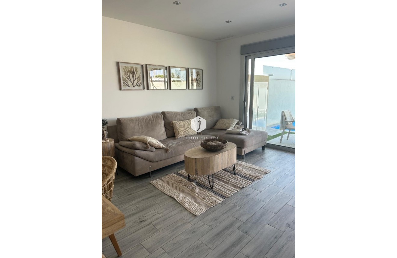 Resale - Villa -
Daya Vieja - Costa Blanca