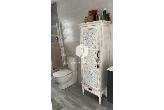 Resale - Villa -
Daya Vieja - Costa Blanca