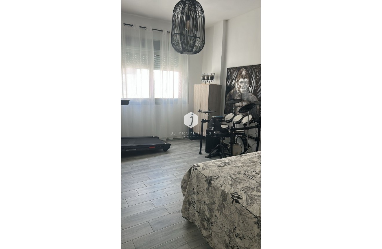 Resale - Villa -
Daya Vieja - Costa Blanca