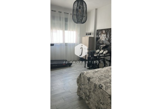 Resale - Villa -
Daya Vieja - Costa Blanca