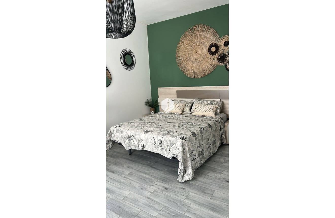 Resale - Villa -
Daya Vieja - Costa Blanca