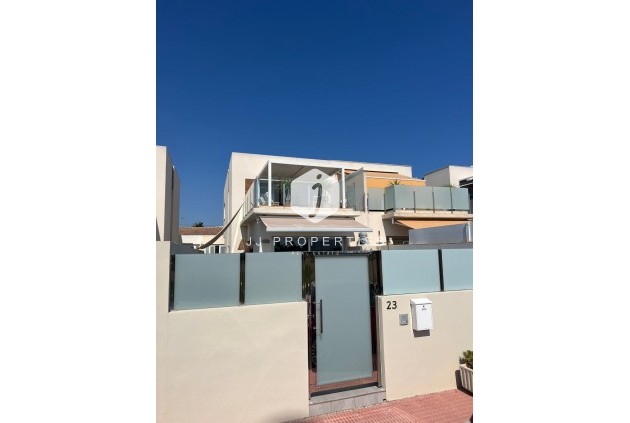 Resale - Villa -
Daya Vieja - Costa Blanca