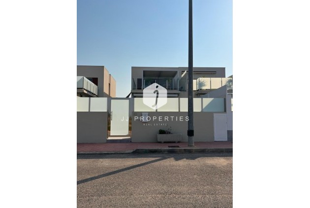 Resale - Villa -
Daya Vieja - Costa Blanca