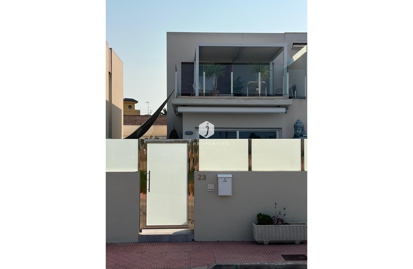 Resale - Villa -
Daya Vieja - Costa Blanca