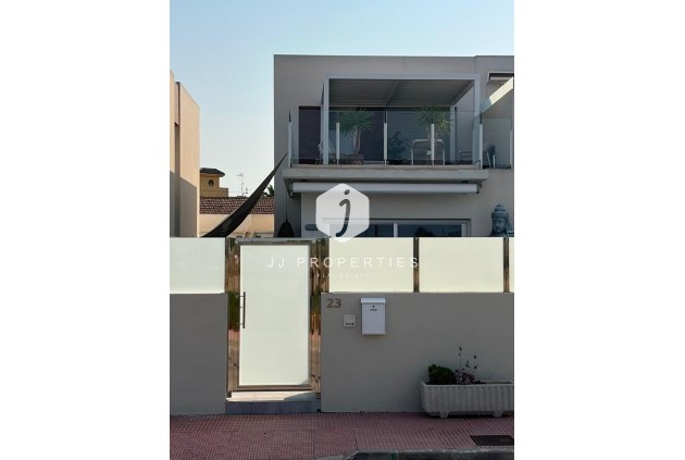 Resale - Villa -
Daya Vieja - Costa Blanca