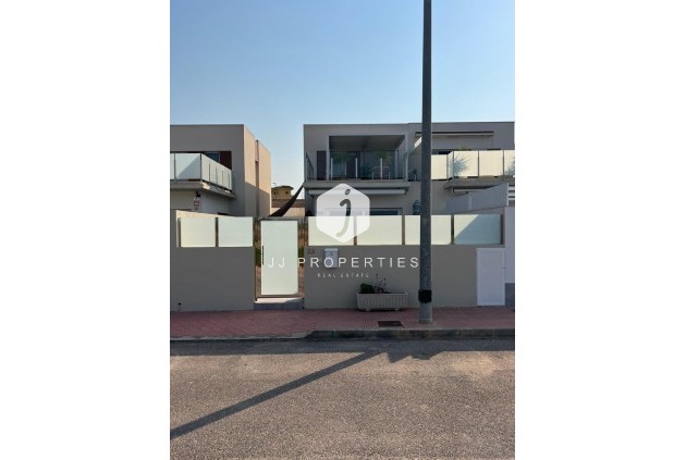 Resale - Villa -
Daya Vieja - Costa Blanca