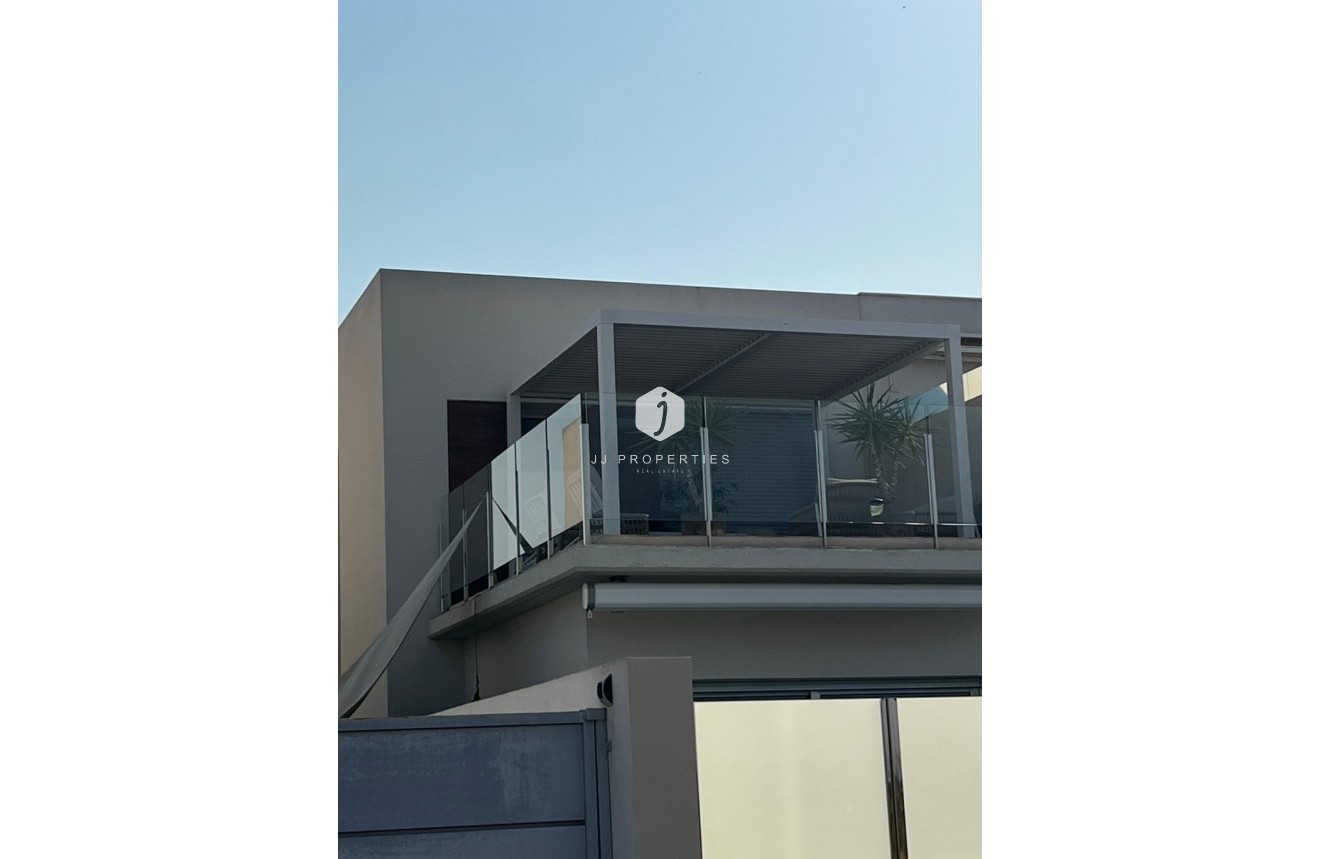 Resale - Villa -
Daya Vieja - Costa Blanca