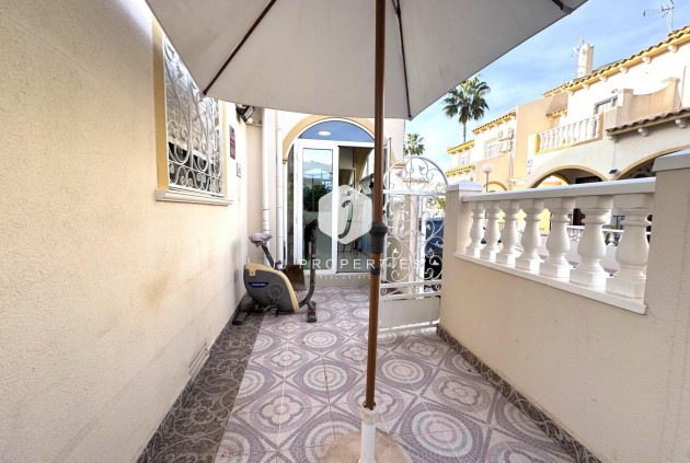 Resale - Chalet -
Orihuela Costa - Playa Flamenca