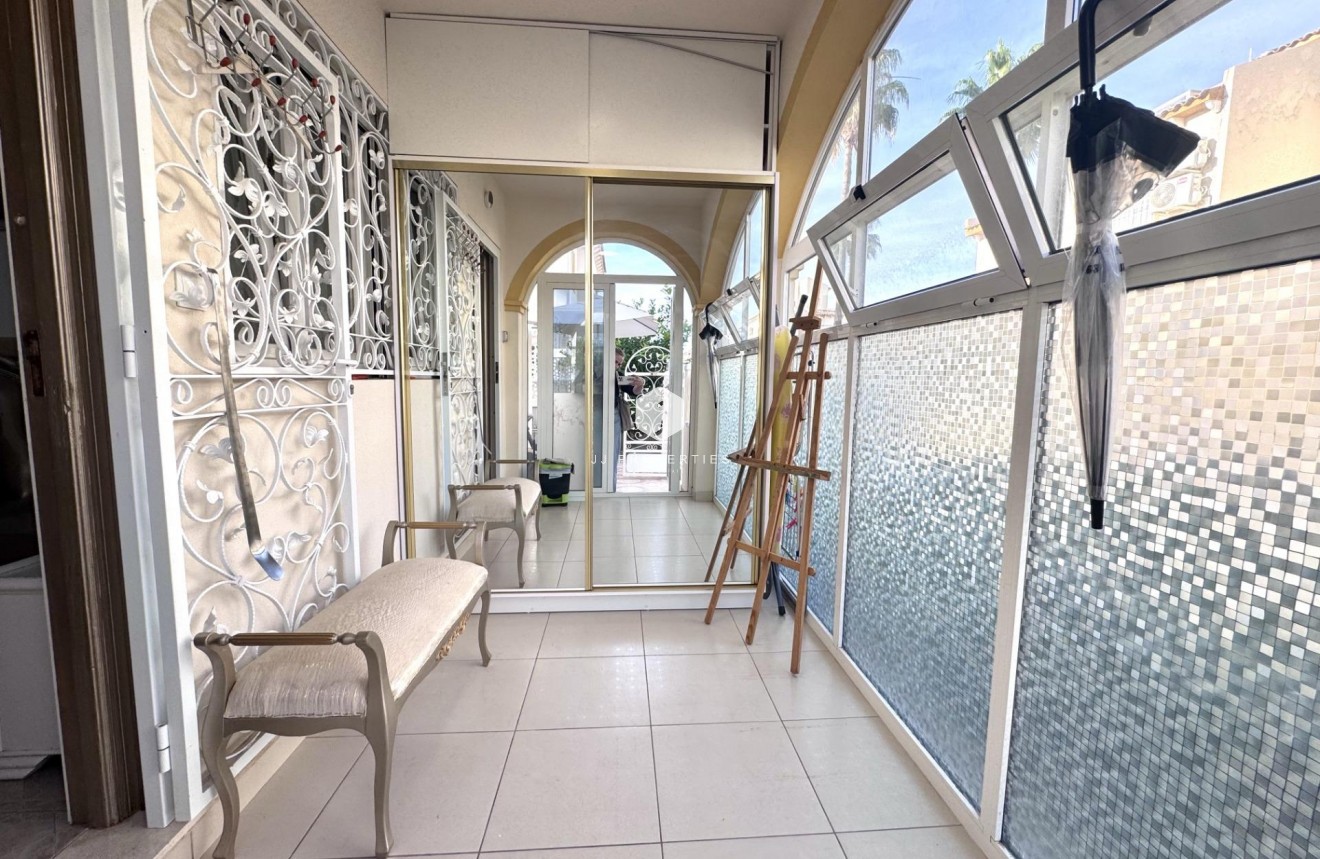 Resale - Chalet -
Orihuela Costa - Playa Flamenca