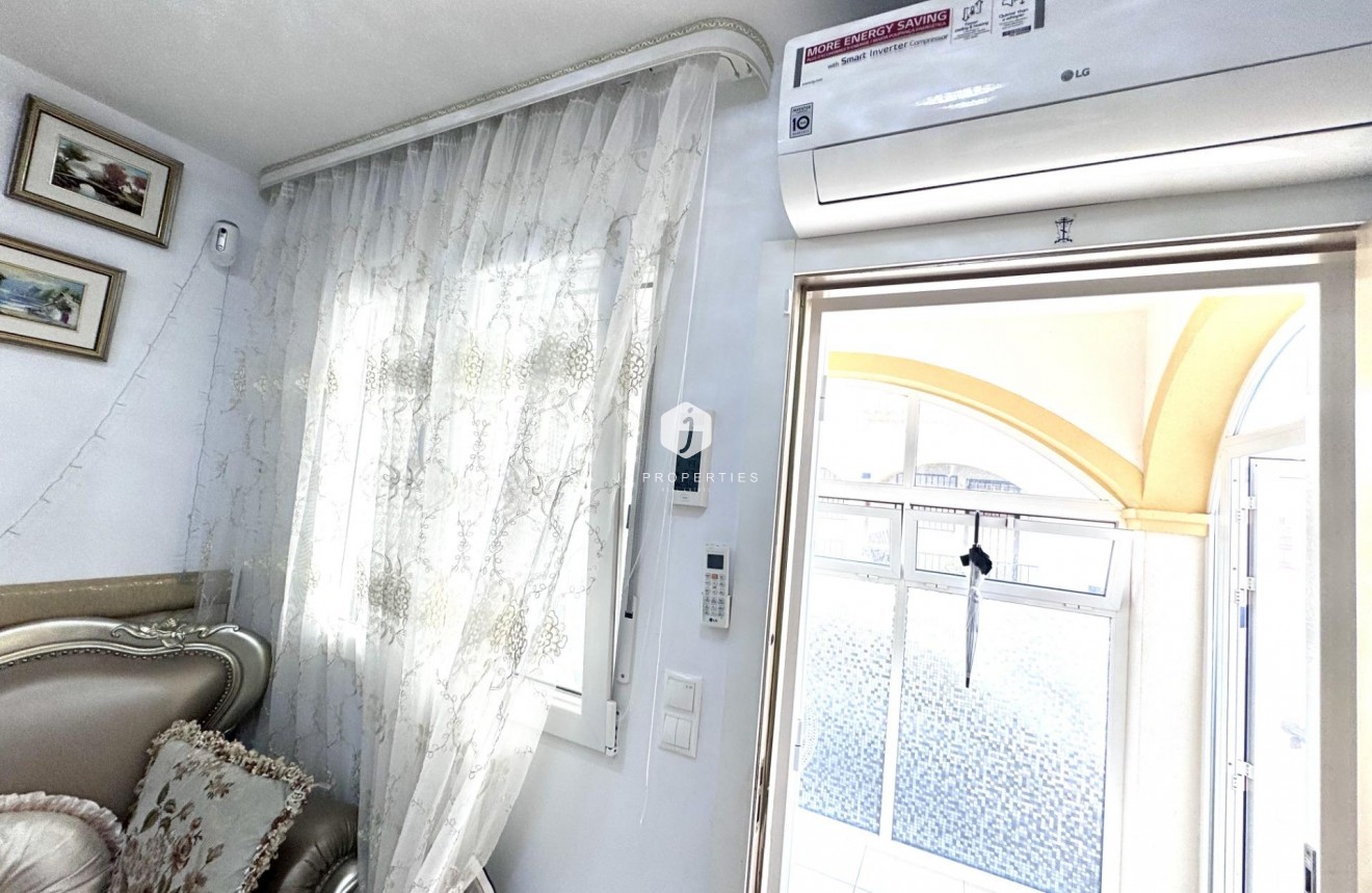 Resale - Chalet -
Orihuela Costa - Playa Flamenca