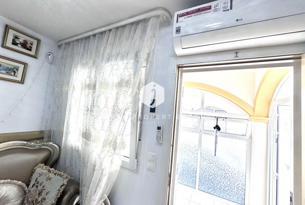 Resale - Chalet -
Orihuela Costa - Playa Flamenca