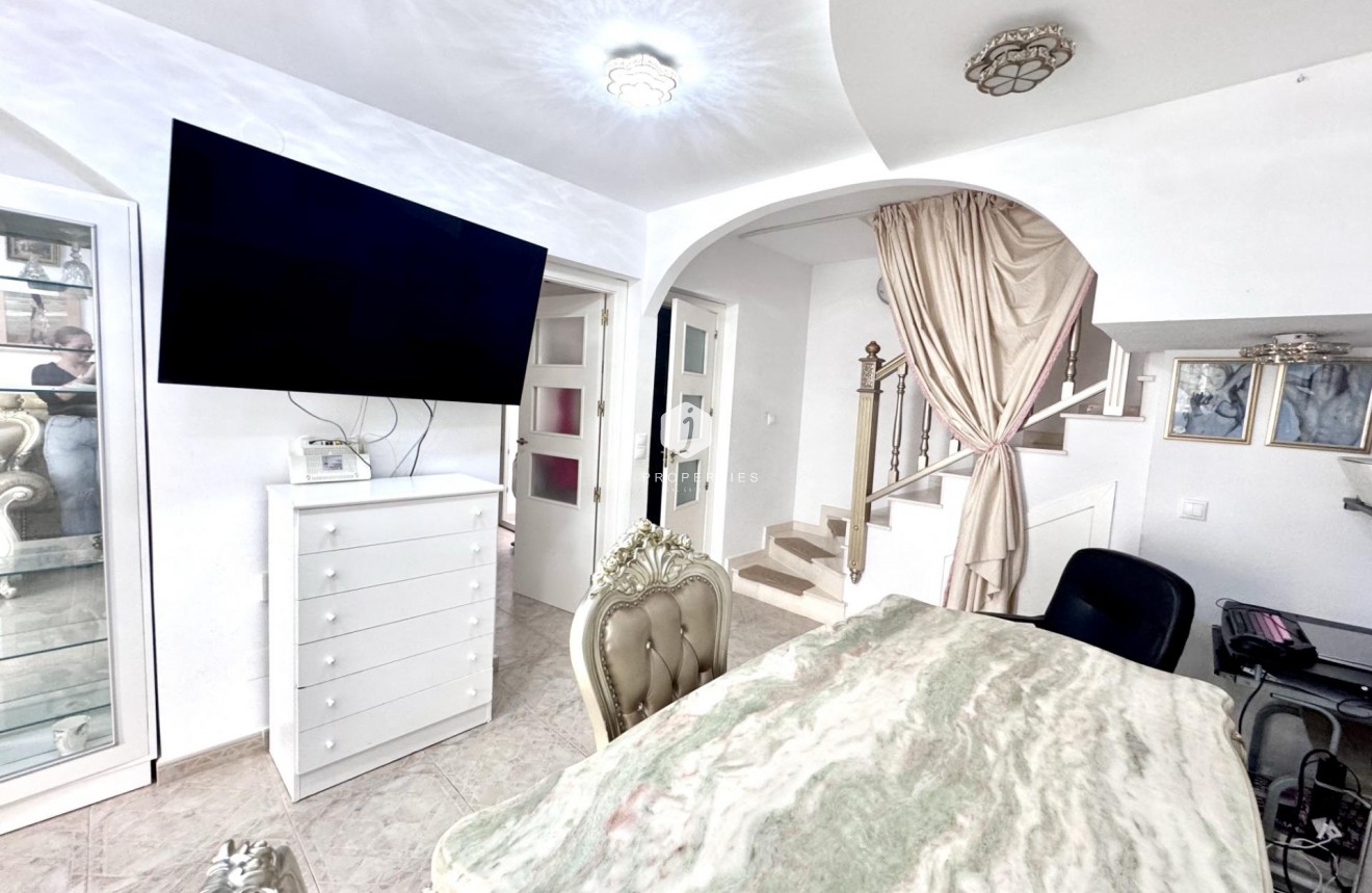 Resale - Chalet -
Orihuela Costa - Playa Flamenca