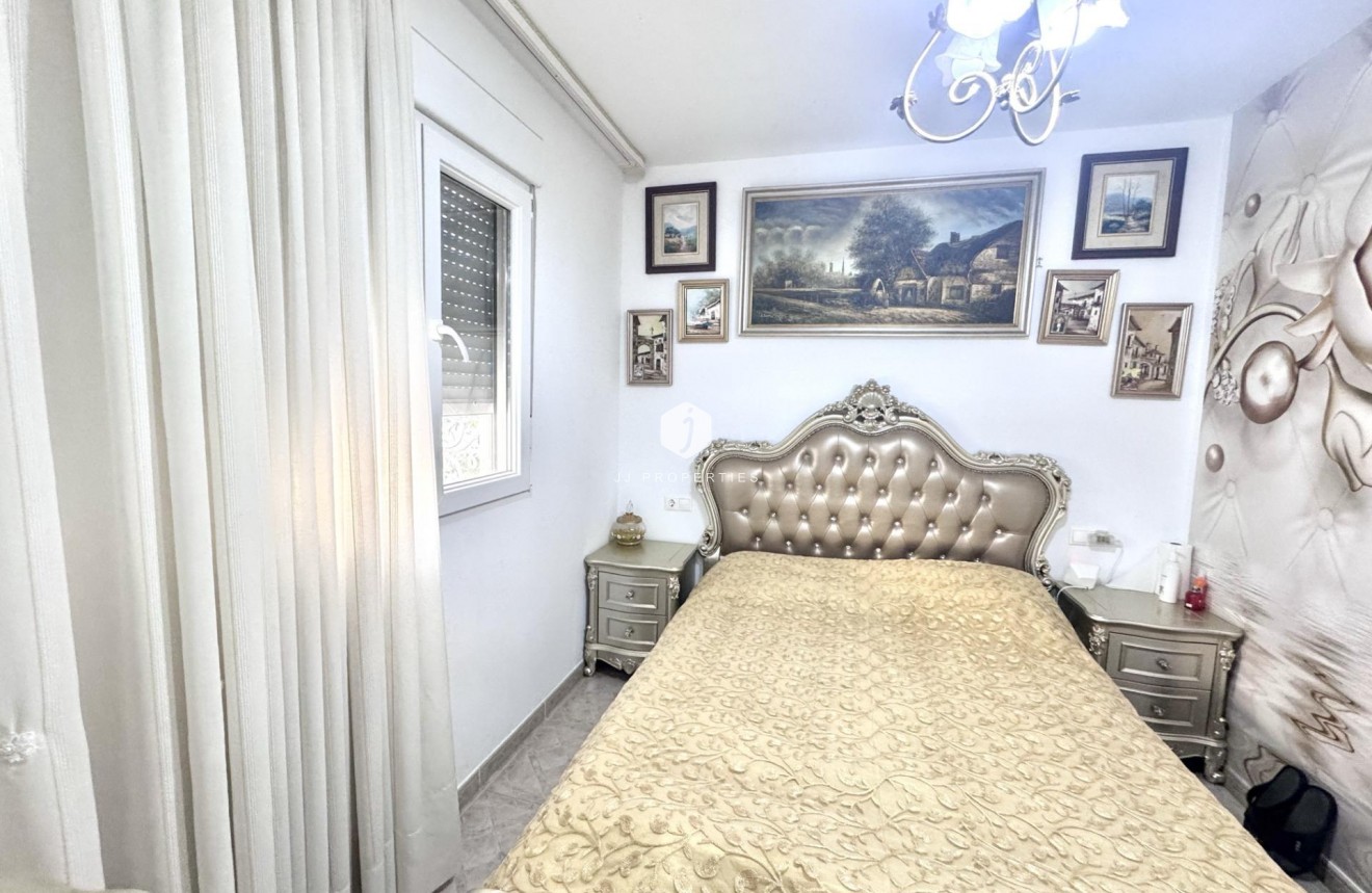 Resale - Chalet -
Orihuela Costa - Playa Flamenca