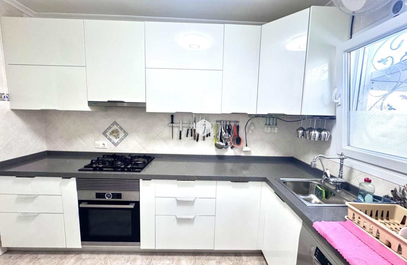 Resale - Chalet -
Orihuela Costa - Playa Flamenca