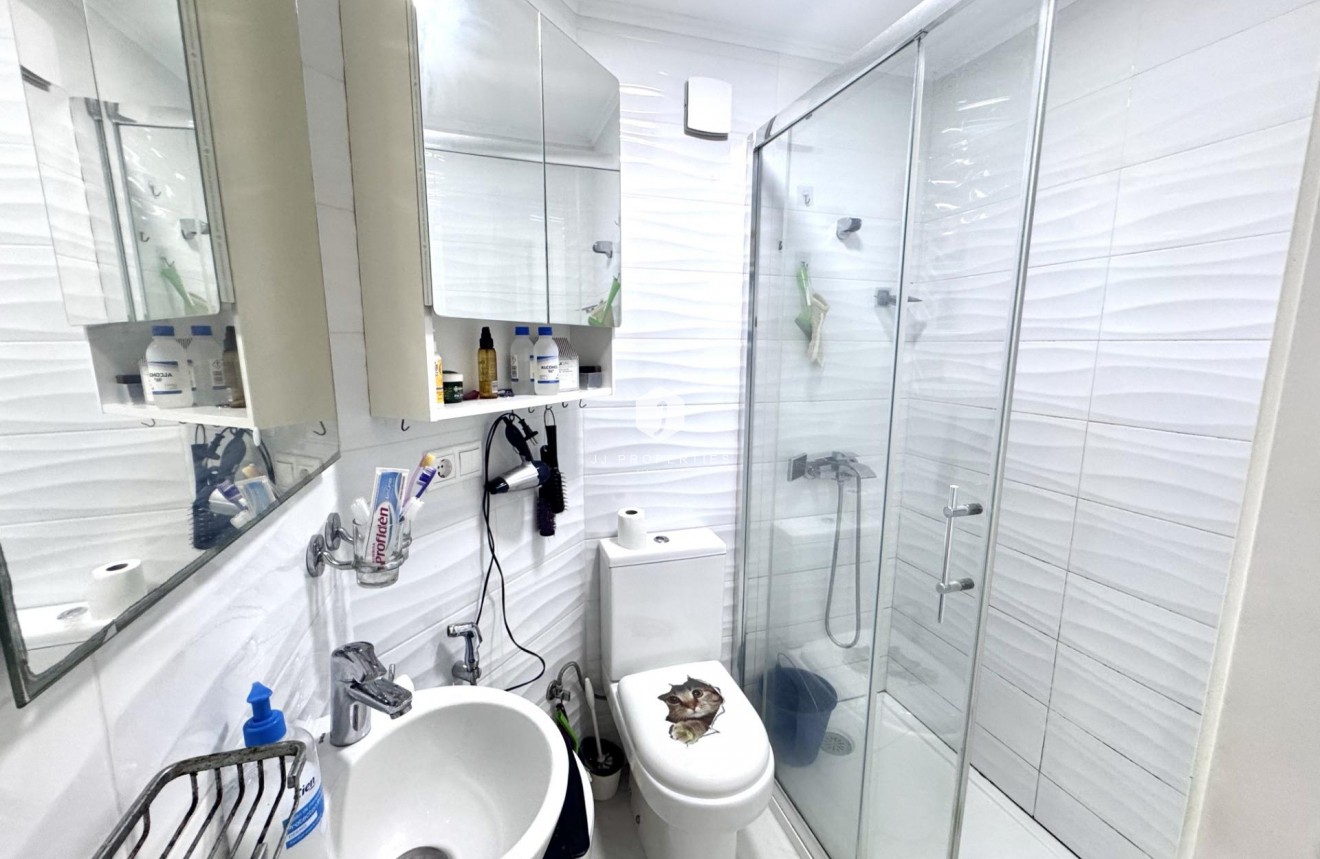 Resale - Chalet -
Orihuela Costa - Playa Flamenca