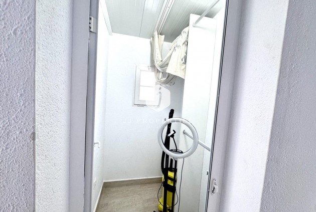 Resale - Chalet -
Orihuela Costa - Playa Flamenca