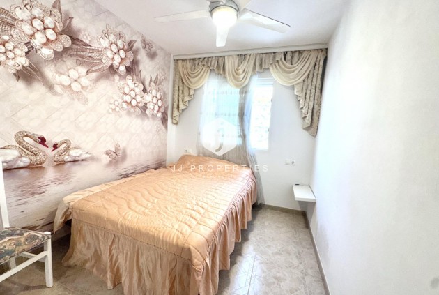 Resale - Chalet -
Orihuela Costa - Playa Flamenca