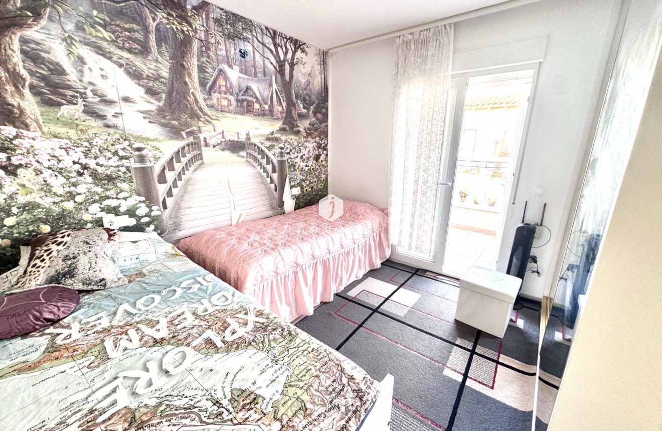 Resale - Chalet -
Orihuela Costa - Playa Flamenca