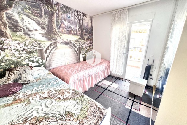 Resale - Chalet -
Orihuela Costa - Playa Flamenca